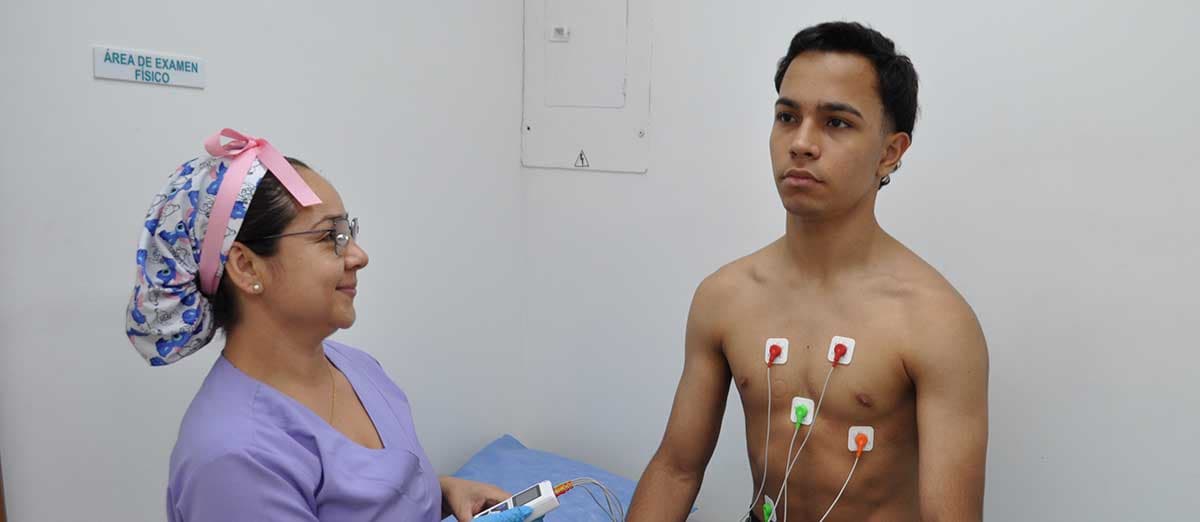 Paciente con dispositivo Holter de 24 horas